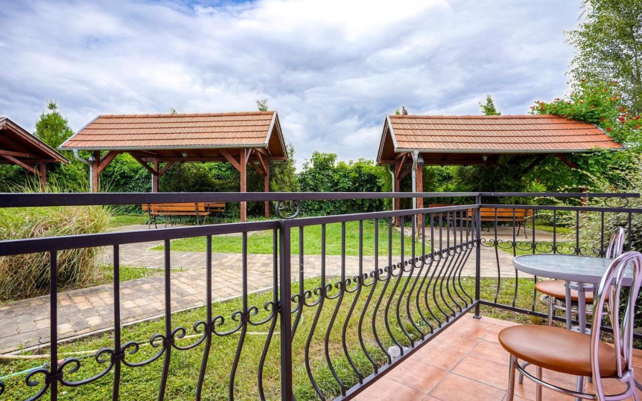 Apartmány Karmon Park Veľký Meder Exterior foto